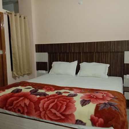 Adb Rooms Hotel De Pal Varanasi Exterior photo
